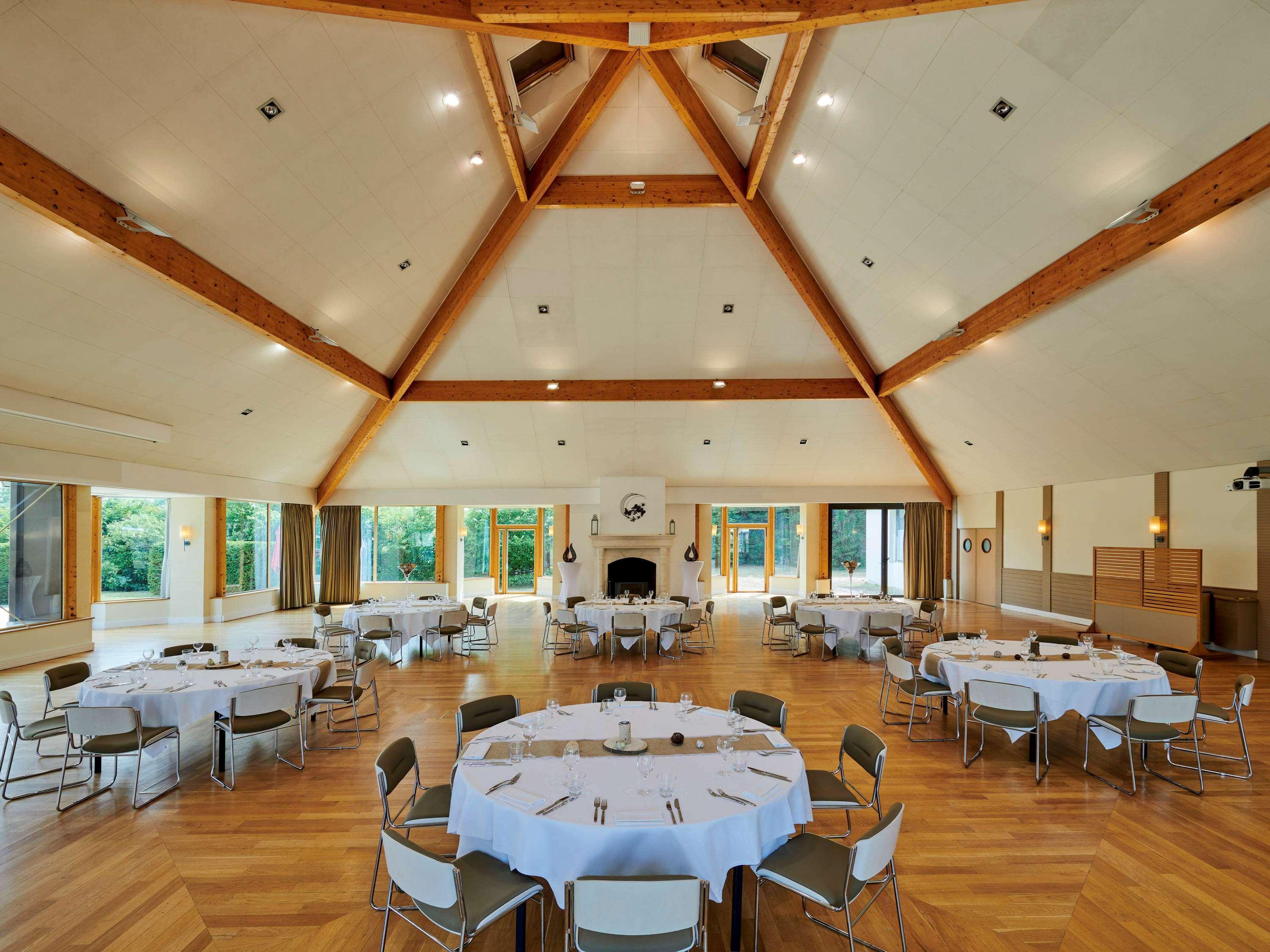 Novotel Fontainebleau Ury Екстериор снимка