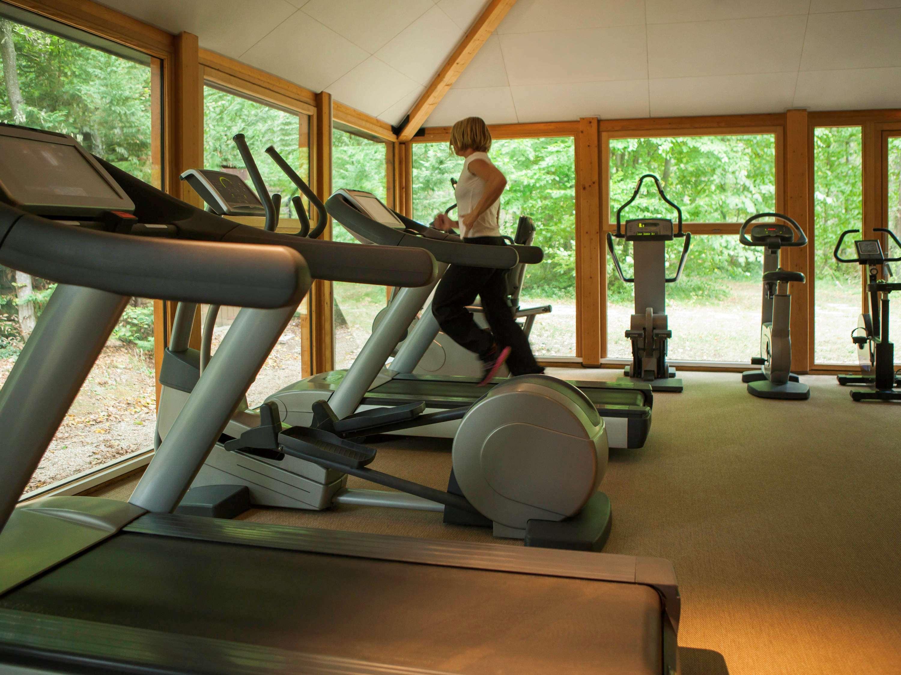 Novotel Fontainebleau Ury Екстериор снимка