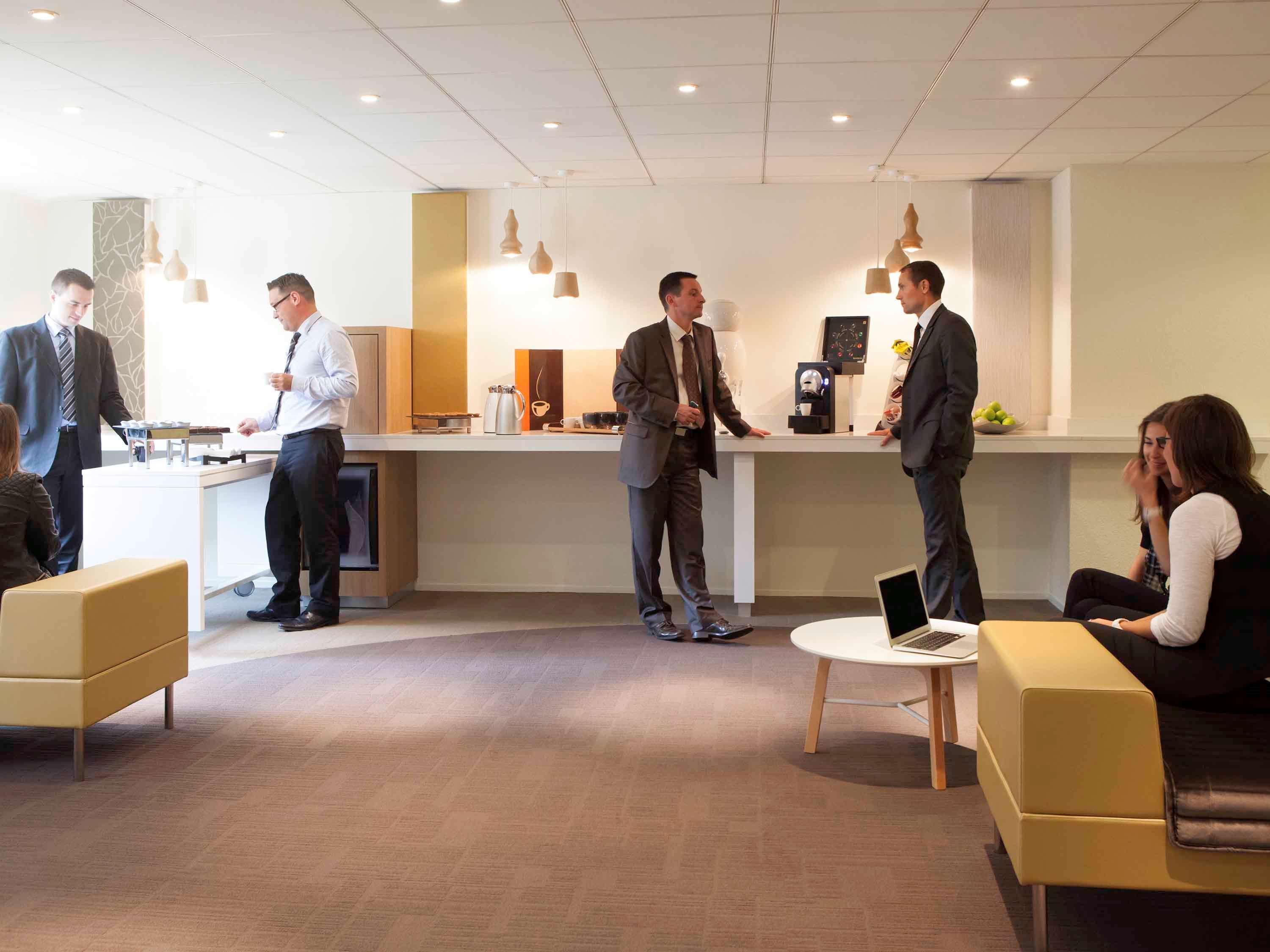 Novotel Fontainebleau Ury Екстериор снимка