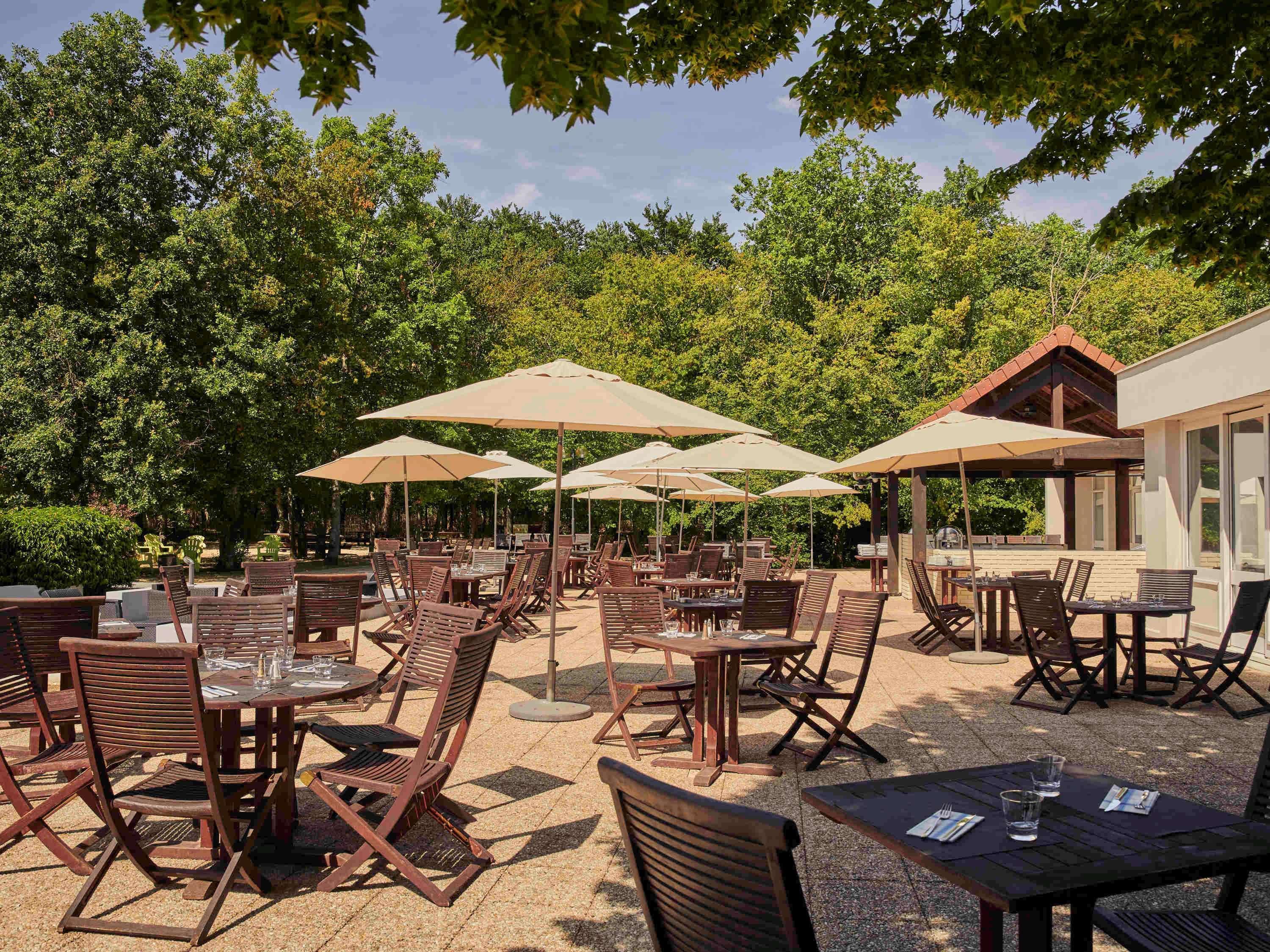Novotel Fontainebleau Ury Екстериор снимка