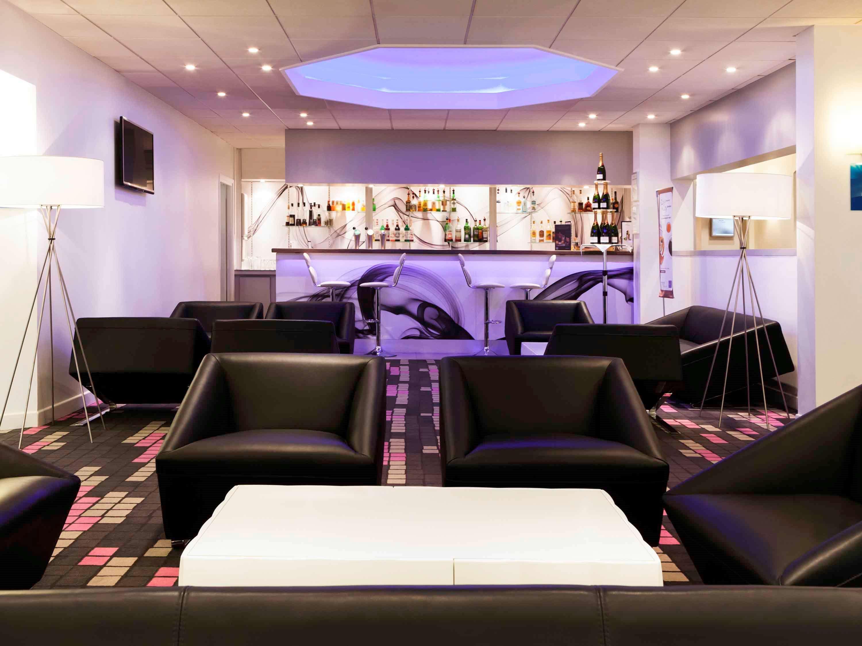 Novotel Fontainebleau Ury Екстериор снимка