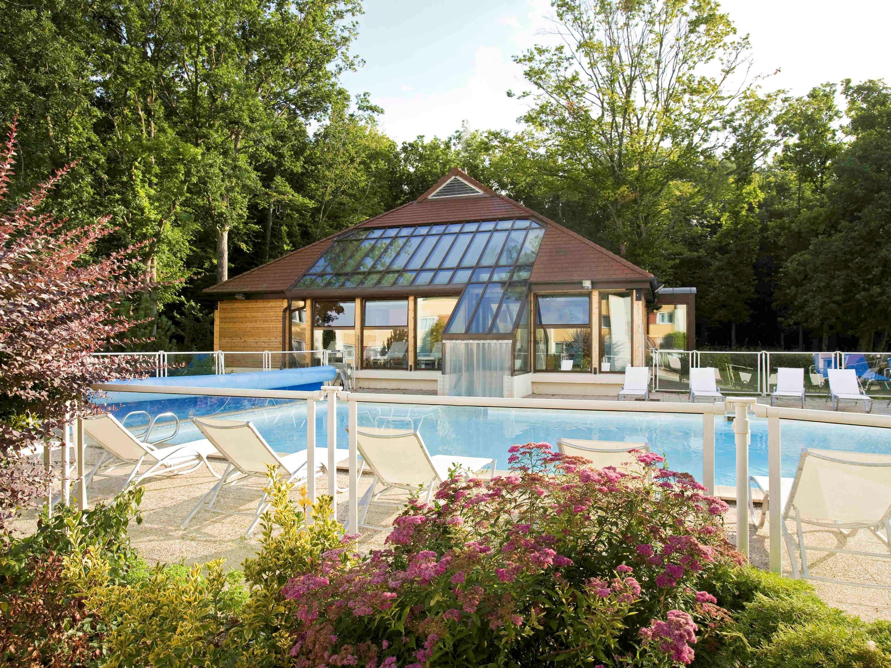 Novotel Fontainebleau Ury Екстериор снимка