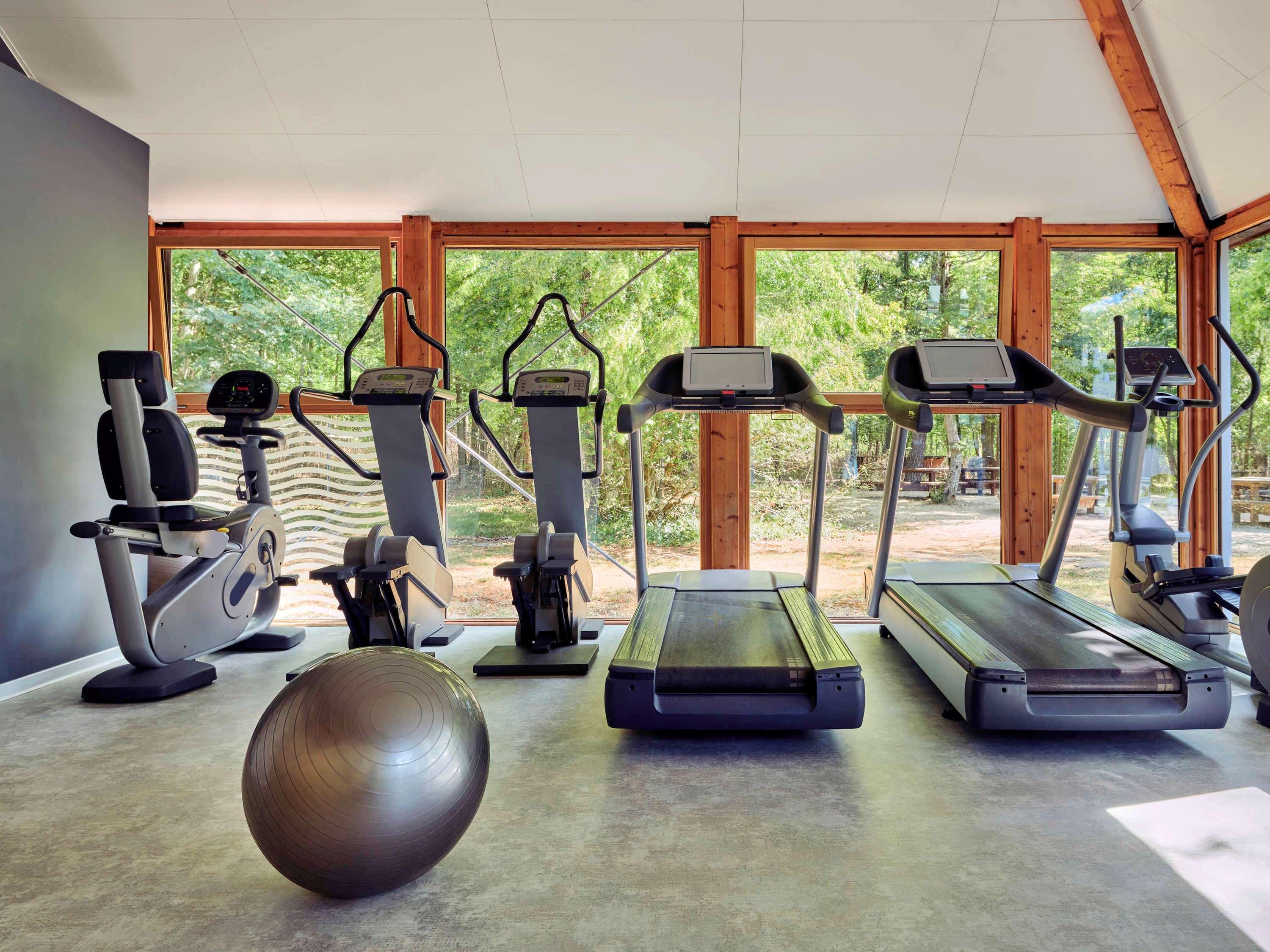 Novotel Fontainebleau Ury Екстериор снимка