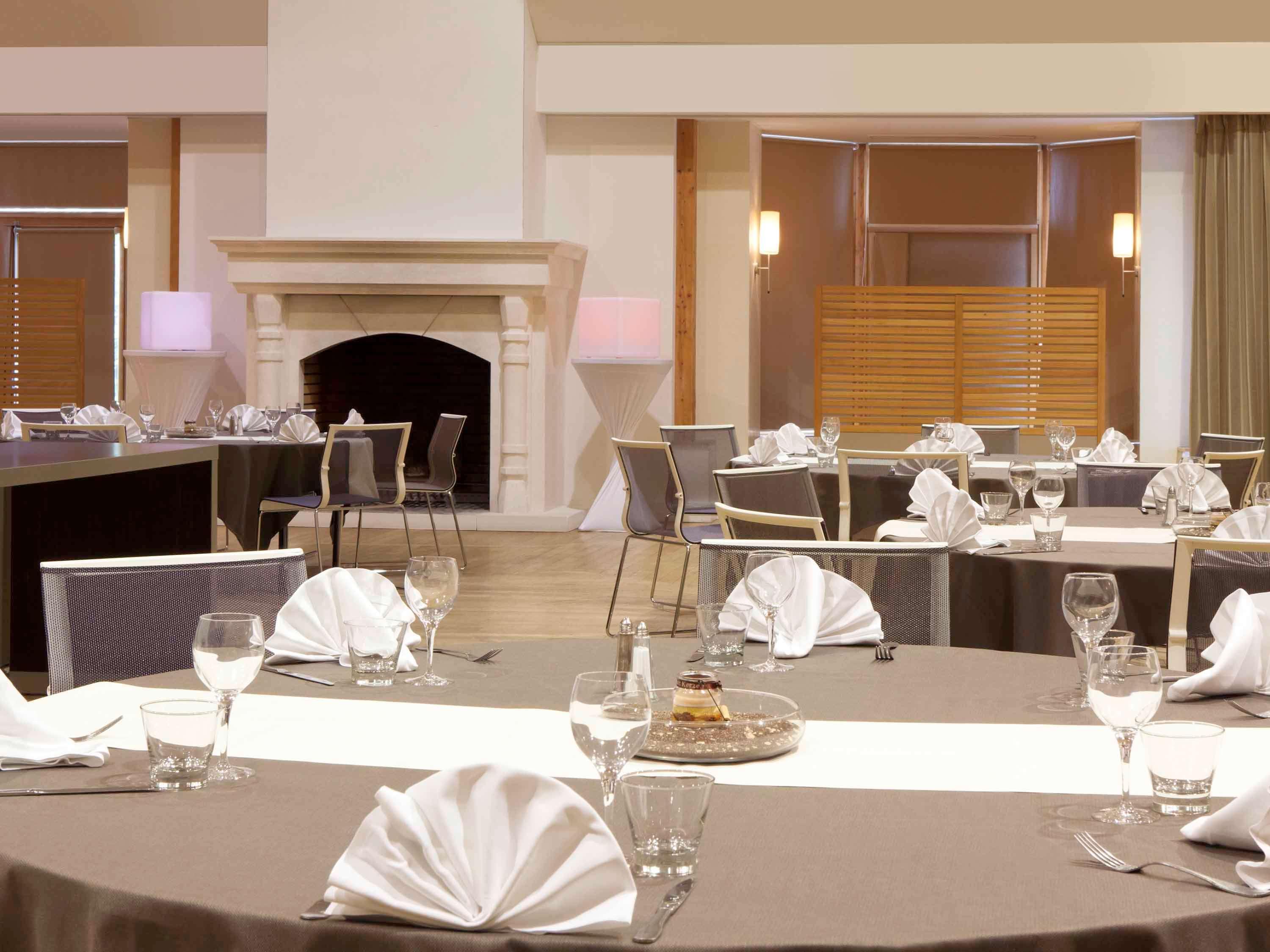Novotel Fontainebleau Ury Екстериор снимка