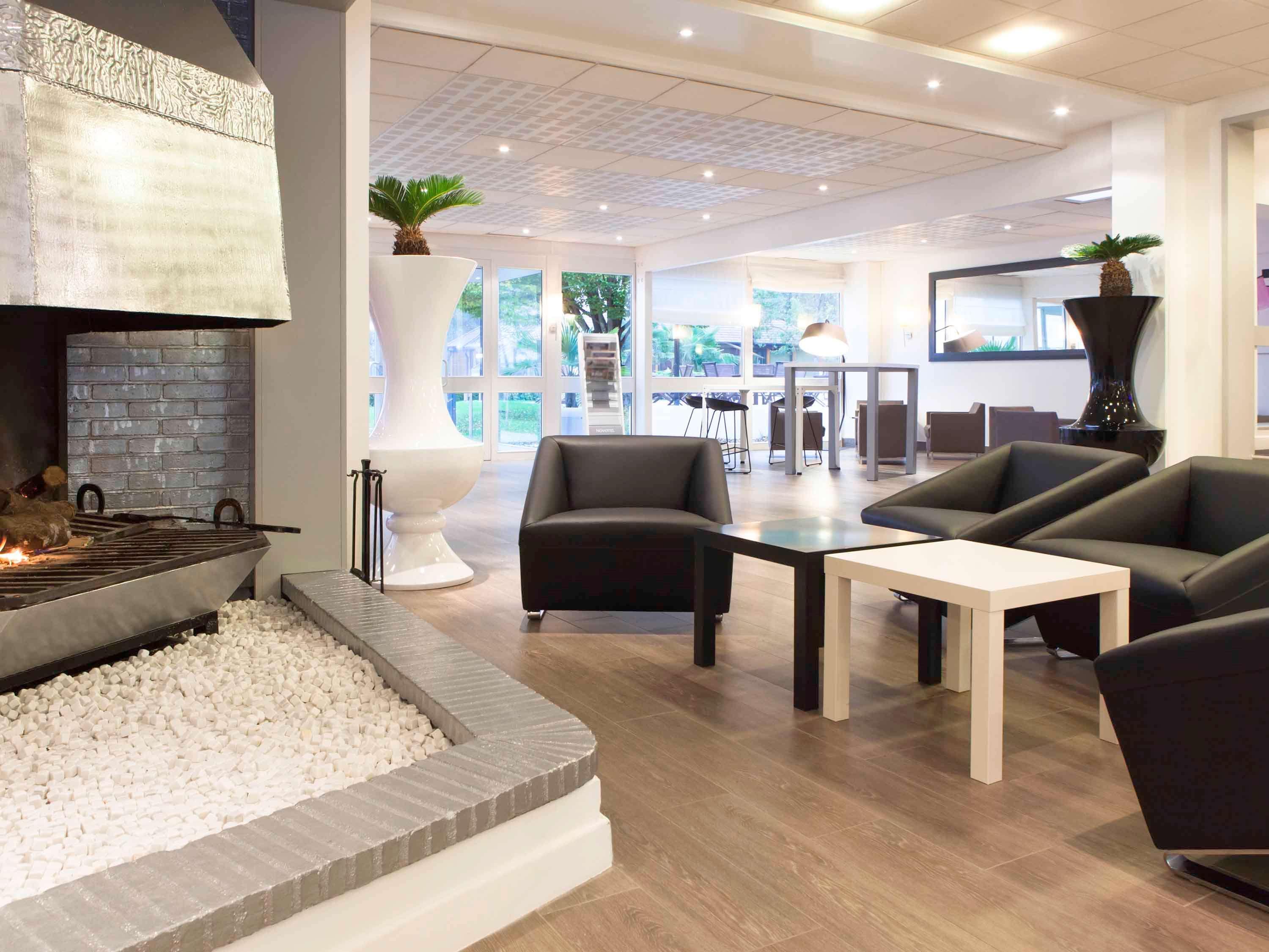 Novotel Fontainebleau Ury Екстериор снимка
