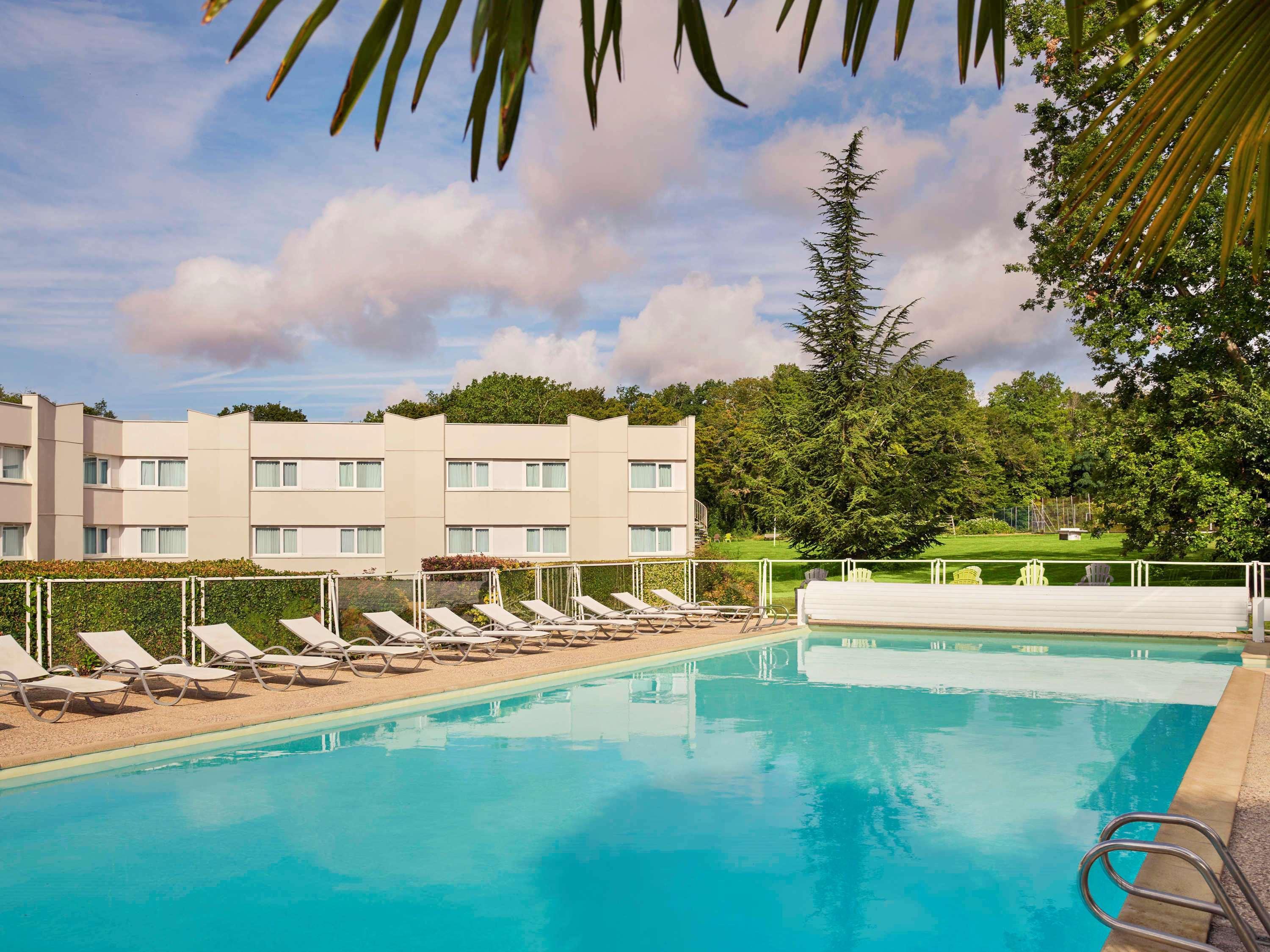 Novotel Fontainebleau Ury Екстериор снимка