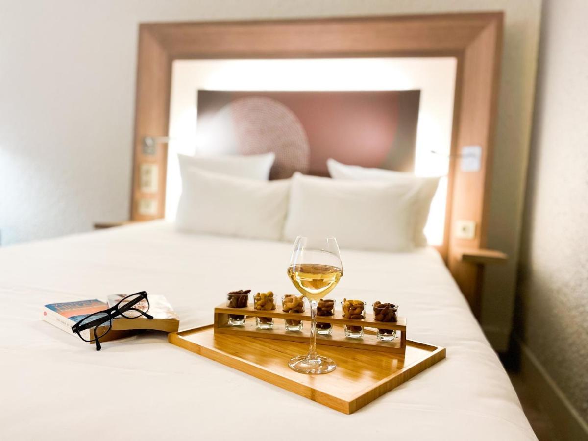 Novotel Fontainebleau Ury Екстериор снимка