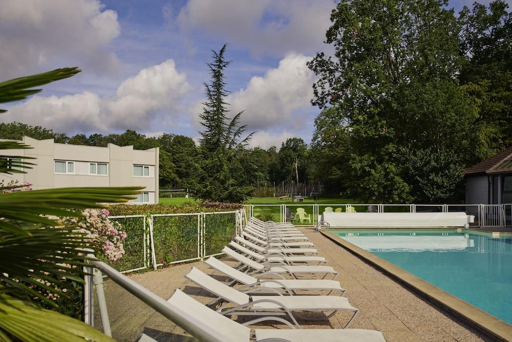 Novotel Fontainebleau Ury Екстериор снимка