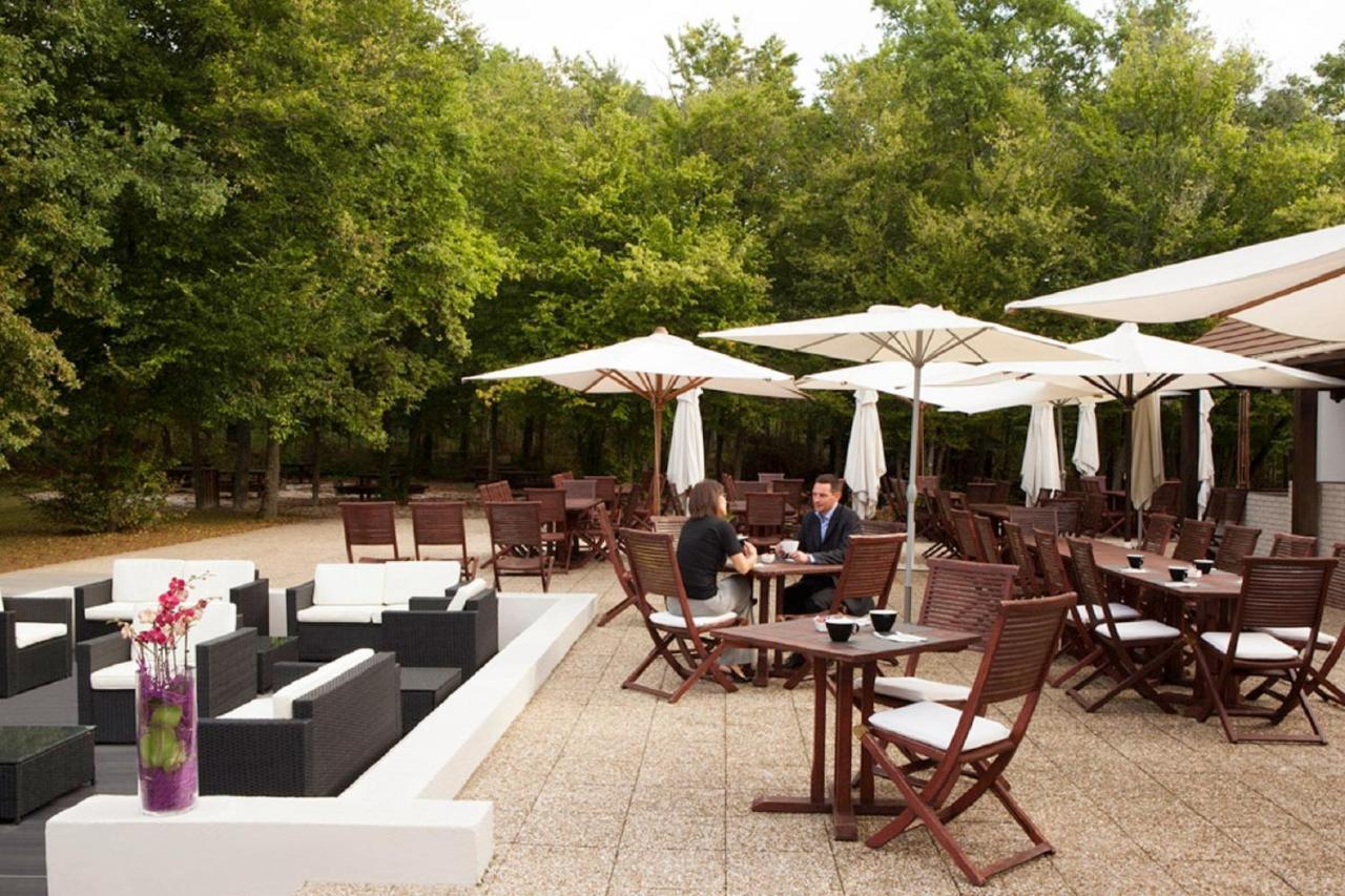 Novotel Fontainebleau Ury Екстериор снимка
